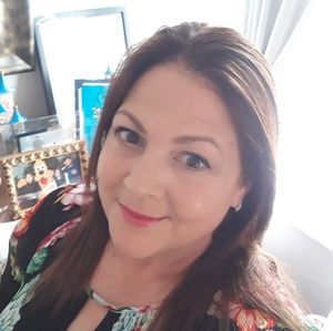 Meet your Posher, Ilia